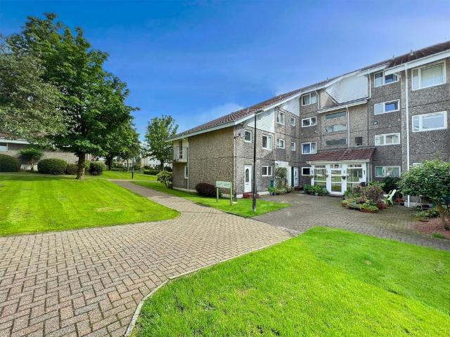 Flat for sale in Kirn, Scotland