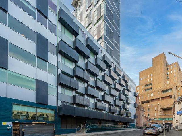 Flat for sale in Calderstones