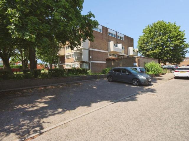 Flat for sale in Cheylesmore, West Midlands