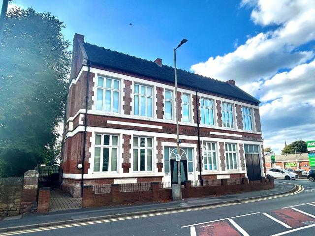 Flat for sale in Coseley, West Midlands
