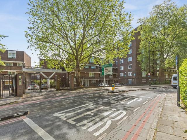 Flat for sale in Somers Town, Greater London