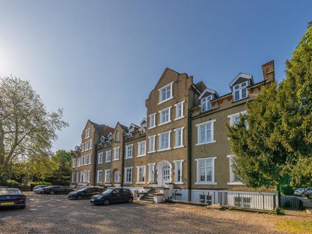 Flat for sale in Slough