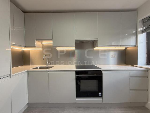 Flat for sale in The Hale, Greater London