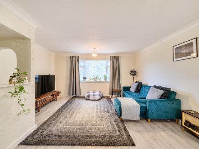 Flat for sale in Ickenham, Greater London