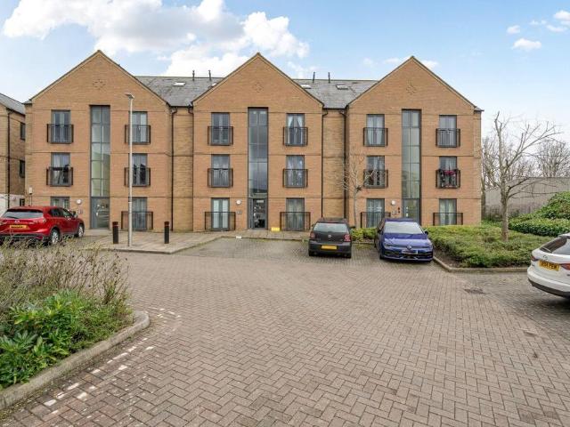 Flat for sale in Fenny Stratford, Milton Keynes