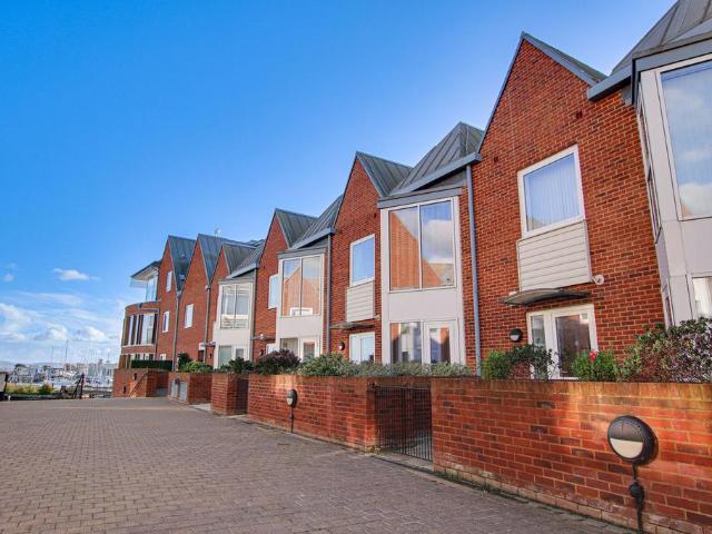 Flat for sale in Walhampton, Ashurst Bridge