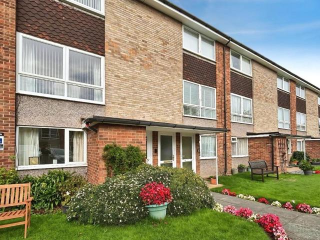 Flat for sale in Walmley, Birmingham
