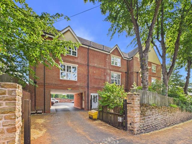 Flat for sale in Woodthorpe, Gedling