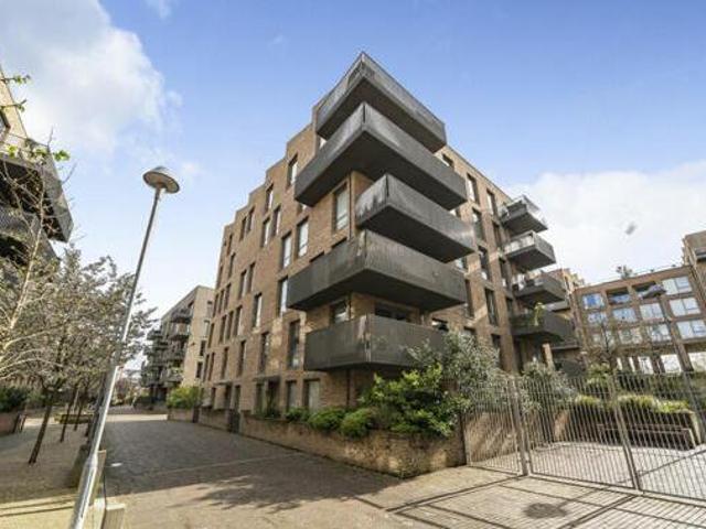 House for sale in Brentford End, Greater London