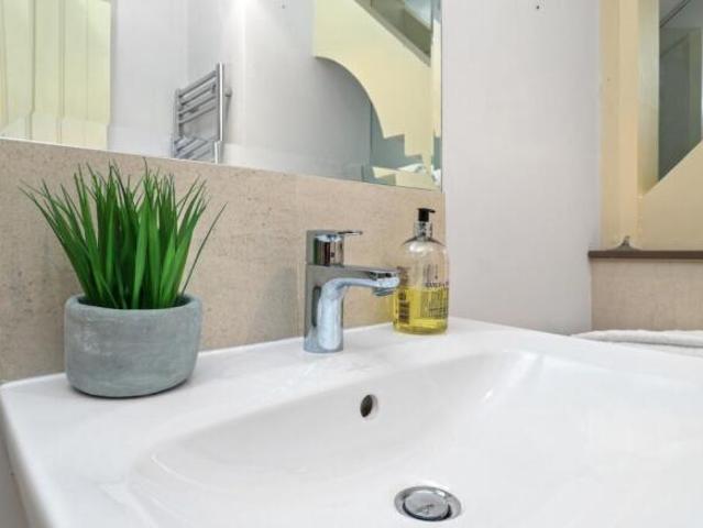 Apartment for sale in Holywell, Eastbourne