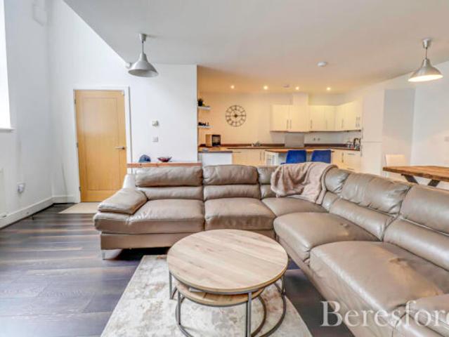 Apartment for sale in Navestock Side