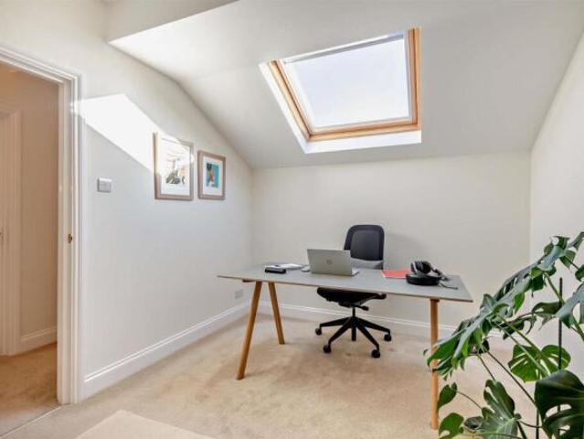 Apartment for sale in Midway, Kent