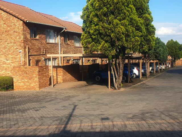 Townhouse for sale in Nooitgedacht, Gauteng