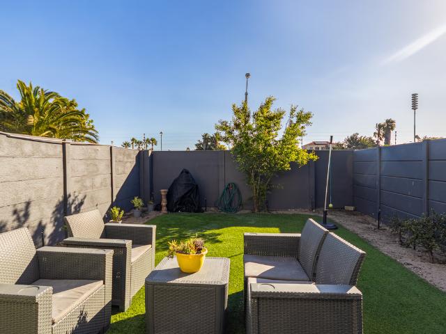Apartment for rent in Bloubergrant, City of Cape Town