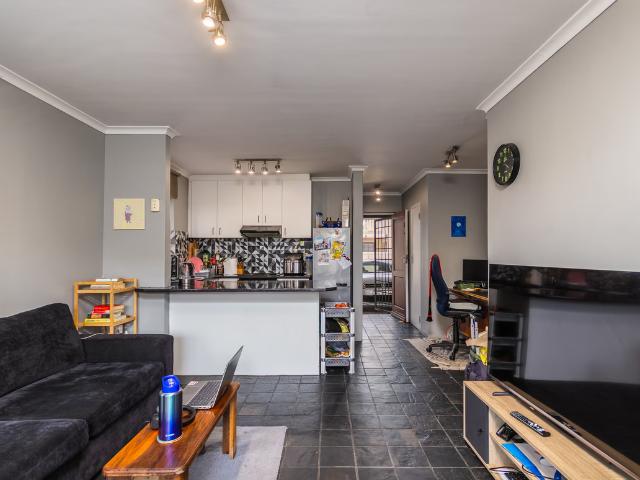 Apartment for rent in Cape Town Ward 107, City of Cape Town
