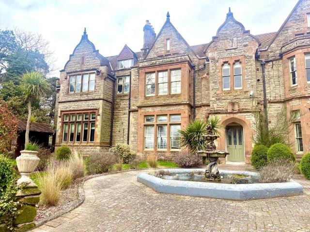 Flat for rent in Blackdown, Green Close
