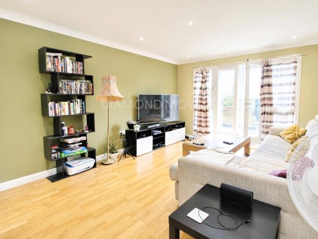 Studio for rent in London Borough of Hounslow, Spring Grove