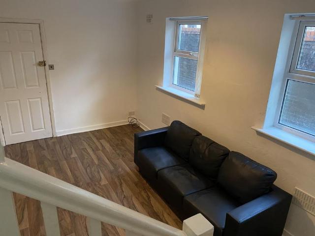 House for rent in Elm Park, Calderstones