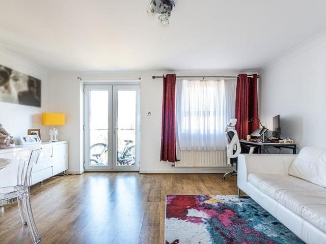 House for rent in Cubitt Town, Greater London