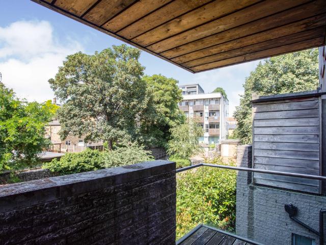 Flat for rent in Plaistow, Greater London