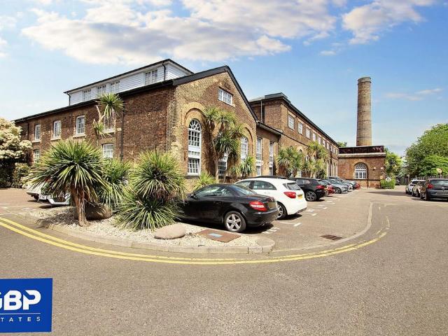Flat for rent in Ardleigh Green, Greater London