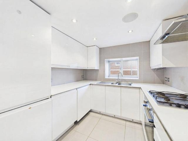 Flat for rent in Chertsey, Runnymede