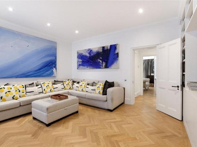 House for rent in Belgravia, Greater London
