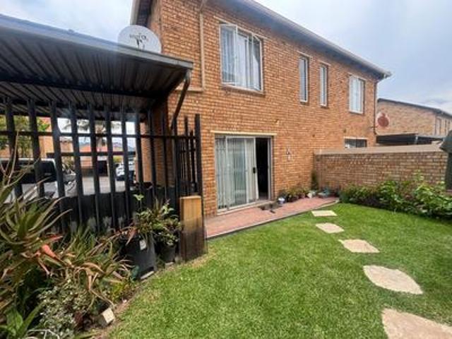 Townhouse for sale in Nooitgedacht, Gauteng