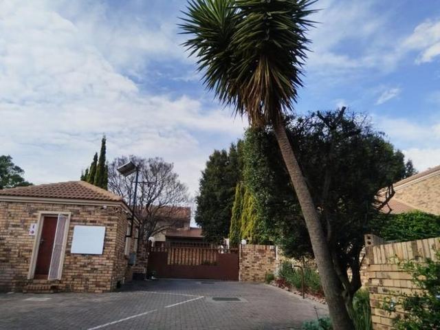 House for rent in Johannesburg Ward 97, Roodepoort
