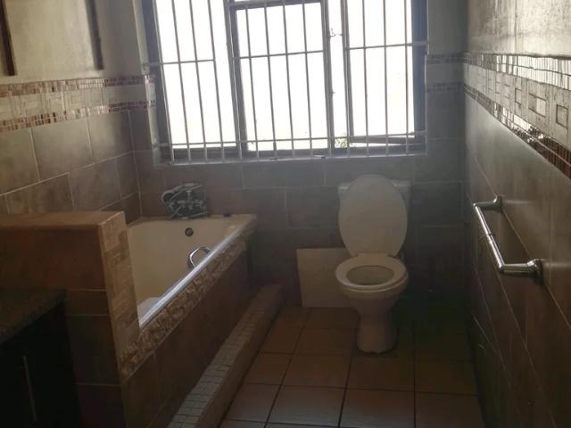 Townhouse for rent in Seaview, Kwazulu-natal