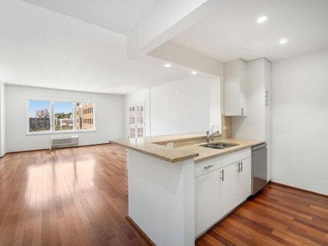 Condo for sale in Edgewater, New Jersey