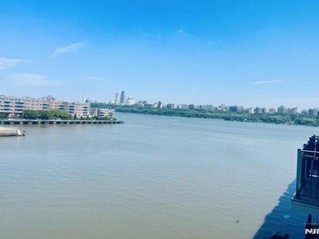 Condo for sale in Edgewater, New Jersey