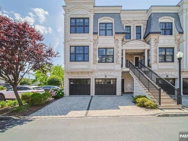 Condo for sale in Edgewater, New Jersey