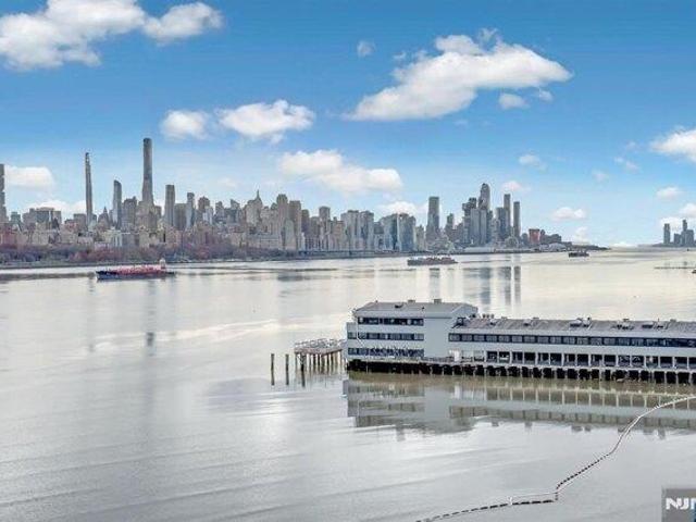 Condo for sale in Edgewater, New Jersey