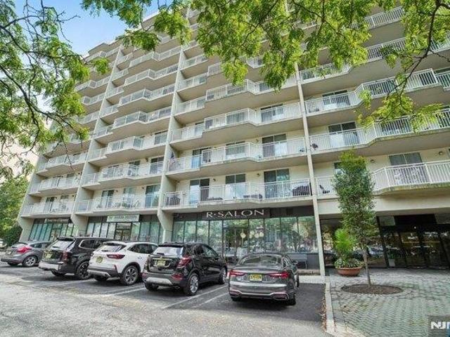 Condo for sale in Edgewater, Bergen County