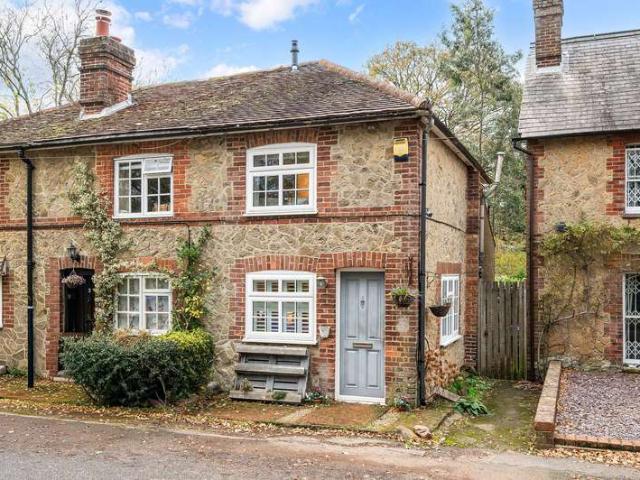 Cottage for sale in Oxted, Hillview