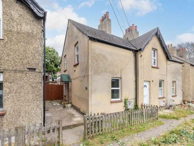 Cottage for sale in Worcester Park Estate, Monks Orchard