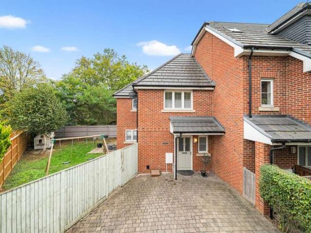 Cottage for sale in Byfleet, Woking