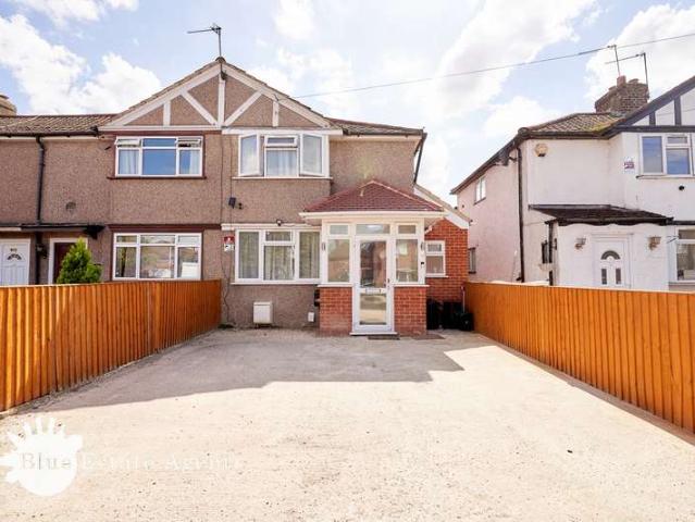 Terraced House for sale in Uxbridge, Cowley