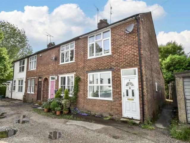 Cottage for sale in Hall Park, Pouchen End
