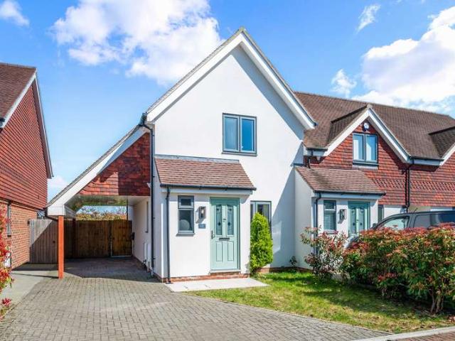 Cottage for sale in Hillview, Surrey