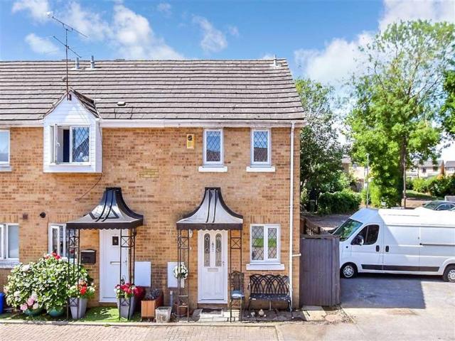 Cottage for sale in Queens Park, Billericay