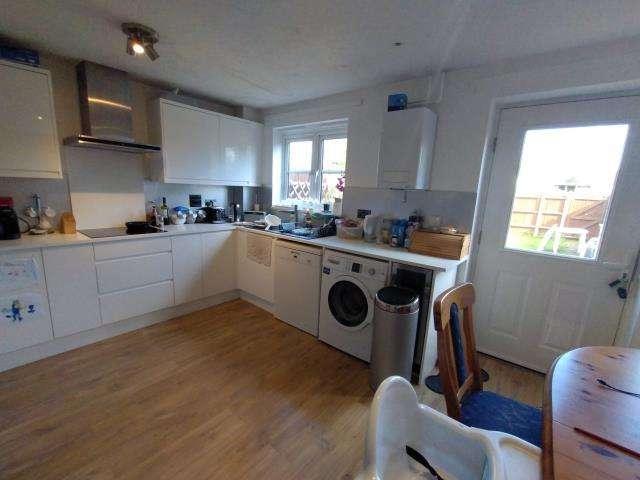 Terraced House for rent in Wokingham, Sindlesham
