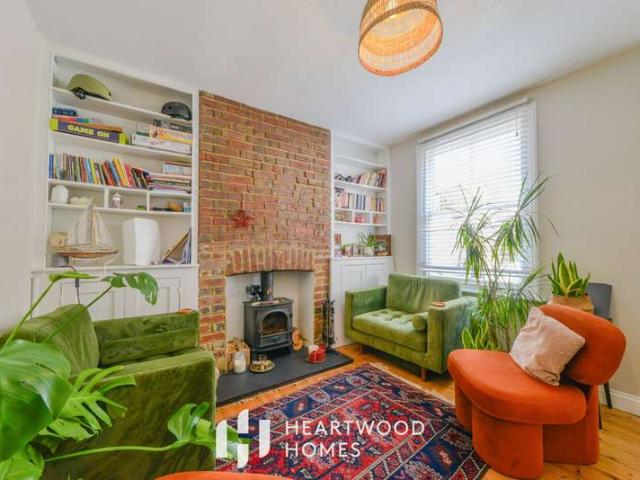 Cottage for sale in St Albans, Five Acres