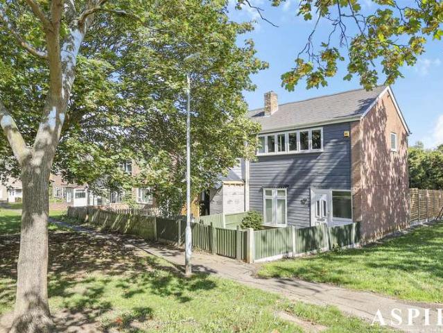 Cottage for sale in Vange, Basildon