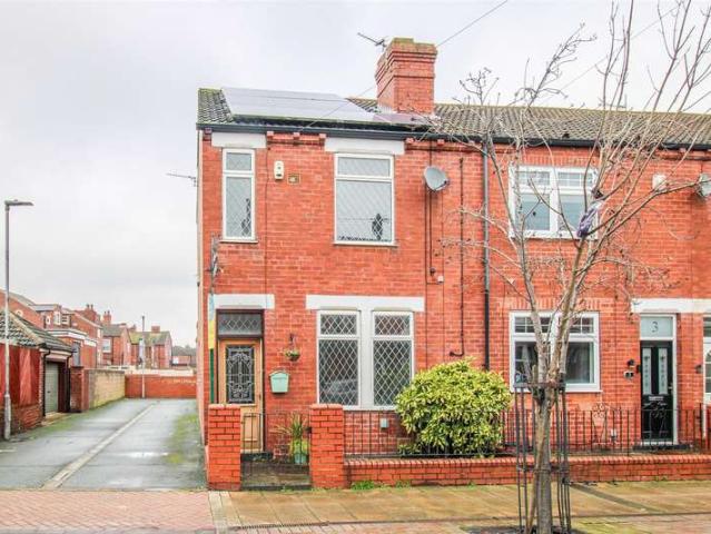 Cottage for sale in Cutsyke, Castleford