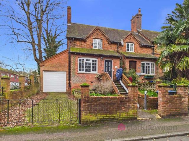 Cottage for sale in Old Harlow, Harlow