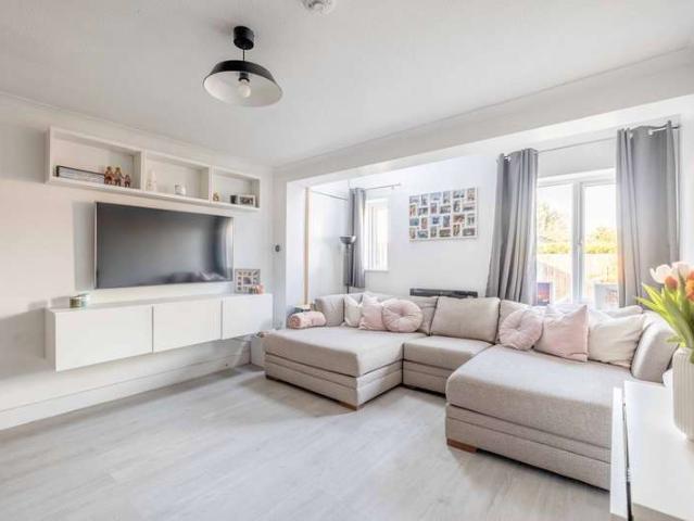 Cottage for sale in Datchet