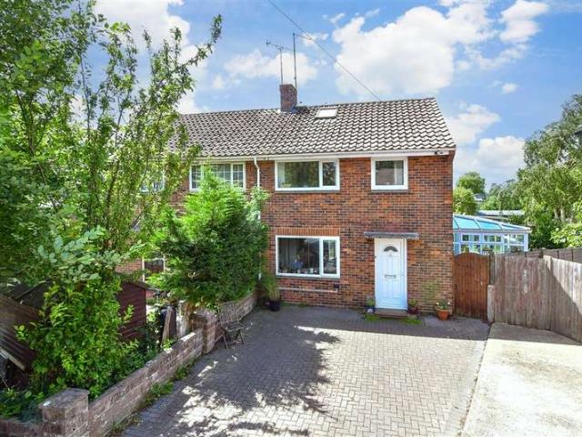 Cottage for sale in Arundel, Clapham