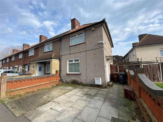 Terraced House for sale in Dagenham, Becontree